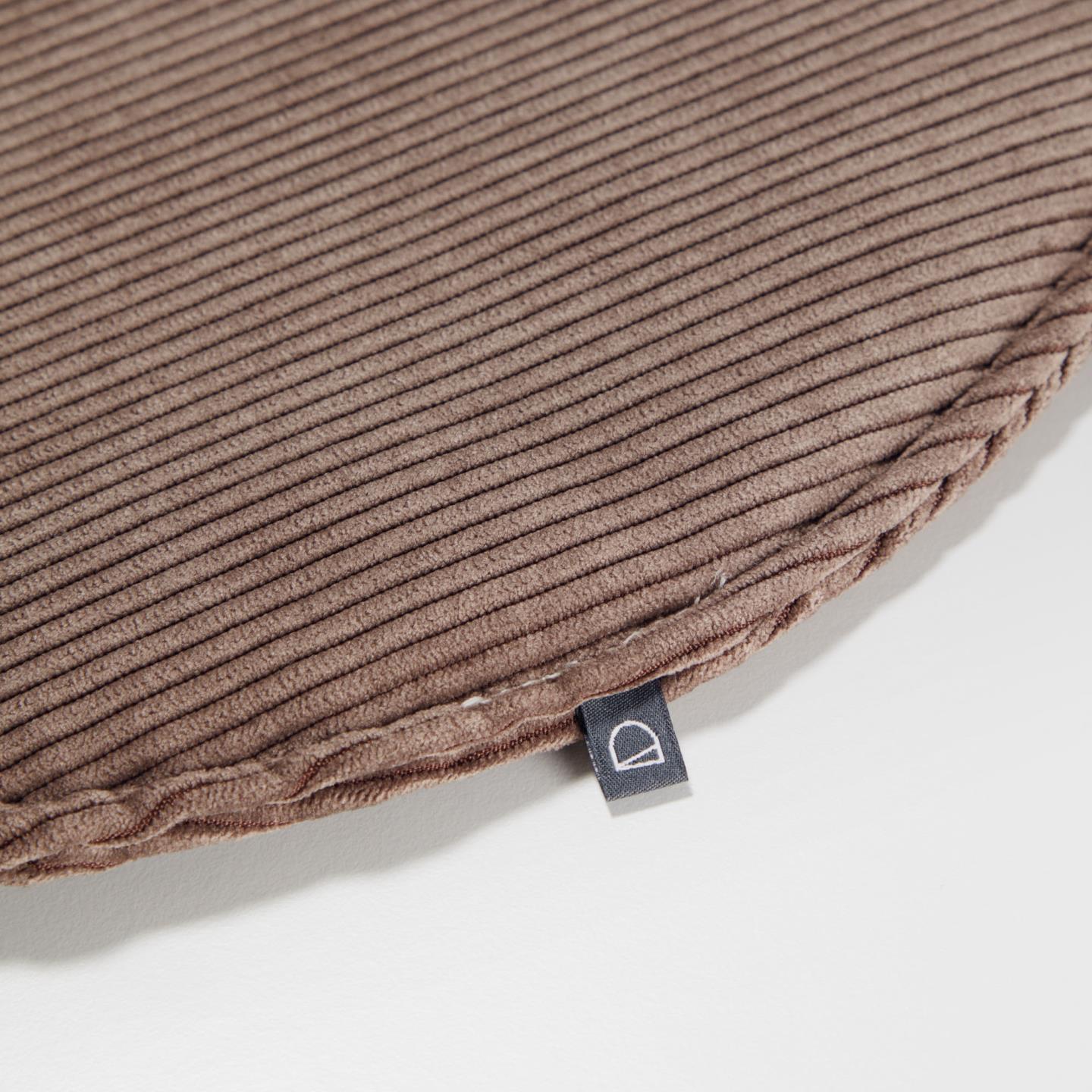 La Forma (ex Julia Grup) Круглая вельветовая подушка на стул Sora коричневая 35 см