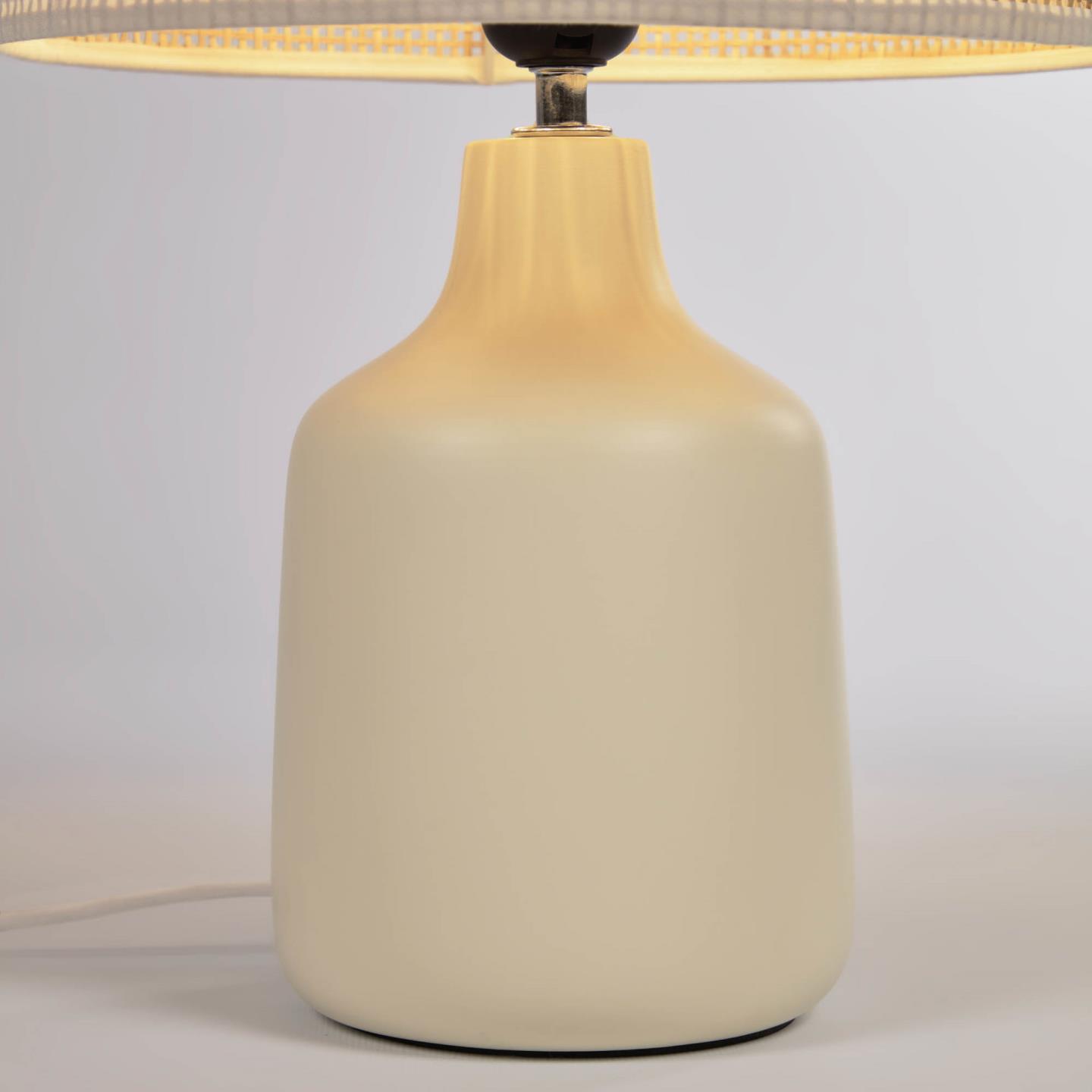 La Forma (ex Julia Grup) Настольная лампа Erna из белой керамики и бамбука с натуральной отделкой
