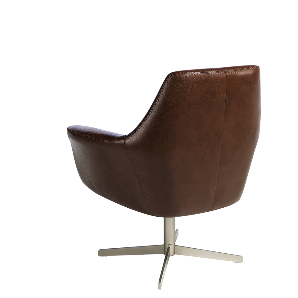 Angel Cerda Поворотное кресло 5093/A832-M1595 кожаное с ножкой из полированной стали